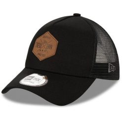 Czapka New Era Patch A Frame Trucker. Czarne czapki damskie New Era, z aplikacjami, z bawełny. Za 181.00 zł.
