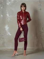 Jeansy skinny - bordowy. Czerwone jeansy damskie Sinsay, bez wzorów, z jeansu. W wyprzedaży za 27.99 zł.