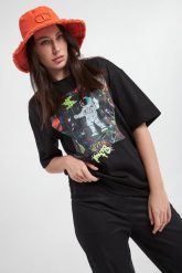T-shirt damski TWINSET ACTITUDE. T-shirty damskie Twinset Milano, xs, bez wzorów, bez kołnierzyka, bez ramiączek. W wyprzedaży za 285.67 zł.