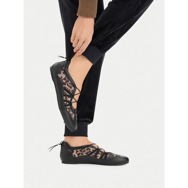 Baleriny Juicy Couture. Czarne balerinki damskie Juicy Couture, bez wzorów, bez obcasa, bez zapięcia. Za 179.99 zł.