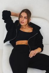 BLUZA AGA CZARNA L - Flawless. Czarne bluzy damskie Flawless, l, bez wzorów, z bawełny, bez ramiączek, bez kaptura. Za 396.00 zł.