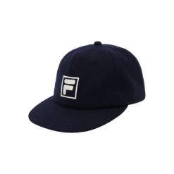 Czapka typu snapback Fila Vintage Como. Niebieskie czapki damskie Fila, bez wzorów, z materiału, eleganckie. Za 186.00 zł.