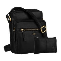 Skórzana torebka męska w czarnym kolorze zawieszona na pasku. W zestawie saszetka na klucze PTN 710E-OPU Peterson. Czarne torby na ramię męskie Peterson, ze skóry, małe. Za 169.99 zł.