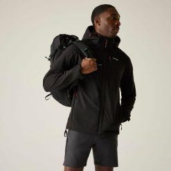 Męska wodoodporna kurtka softshell Arana z kapturem. Czarne kurtki męskie Regatta, m, bez wzorów, z elastanu, z kapturem. Za 329.99 zł.