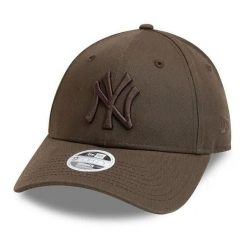 Damska czapka z daszkiem New Era MLB New York Yankees. Brązowe czapki damskie New Era, bez wzorów, sportowe. Za 128.80 zł.