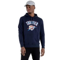 Bluza z kapturem Oklahoma City Thunder NBA. Niebieskie bluzy męskie New Era, m, bez wzorów, bez ramiączek, z kapturem. W wyprzedaży za 212.00 zł.