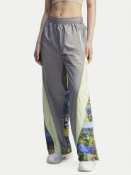 Adidas by Stella McCartney Spodnie dresowe Earth Collage JG5794 Szary Loose Fit. Szare spodnie dresowe damskie adidas by Stella McCartney, bez wzorów, z dresówki. Za 479.99 zł.