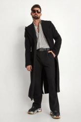 Płaszcz męski wełniany DOLCE & GABBANA. Płaszcze męskie Dolce & Gabbana, m, bez wzorów, z wełny, bez kołnierzyka, bez kaptura. W wyprzedaży za 11,549.25 zł.