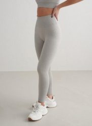 Damskie legginsy prążkowane, bezszwowe, wysoki stan, squat proof, petite szare. Szare legginsy damskie Aim'n, bez wzorów, z dzianiny. Za 255.00 zł.