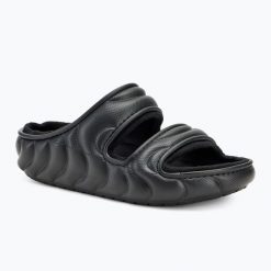 Klapki Crocs Classic Cozzzy Overpuff Sandal. Czarne klapki damskie Crocs, bez wzorów, bez obcasa, bez zapięcia. Za 229.99 zł.