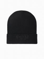 Dzianinowa męska czapka beanie z haftowanym napisem – czarna V1. Czarne czapki męskie Ombre Clothing, bez wzorów, z dzianiny. Za 129.99 zł.
