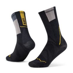 Skarpety biegowe Buff Coolnet Crew Sock CC. Czarne skarpety męskie Buff, bez wzorów, z elastanu. Za 89.99 zł.