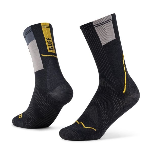 Skarpety biegowe Buff Coolnet Crew Sock CC. Szare skarpetki damskie Buff, bez wzorów, z elastanu. Za 89.99 zł.