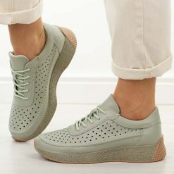 Zielone pikowane skórzane półbuty damskie Sergio Leone sp013. Zielone półbuty damskie Sergio Leone, na jesień, bez wzorów, z jeansu, casualowe, z okrągłym noskiem, bez obcasa, na płaskiej podeszwie, bez zapięcia. Za 209.00 zł.