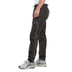 Spodnie dresowe Urban Classics Piped Panel. Czarne spodnie sportowe męskie Urban Classics, m, bez wzorów, z dresówki. Za 237.00 zł.