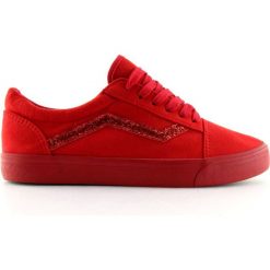 Trampki Vansówki czerwone B318-10 Red. Czerwone trampki i tenisówki damskie ButyModne, z aplikacjami, z tkaniny, bez zapięcia. Za 67.54 zł.