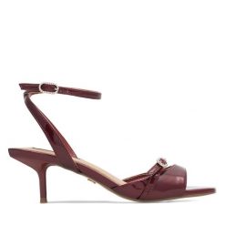 Sandały Nine West. Czerwone sandały damskie Nine West, bez wzorów, bez obcasa, na szpilce, bez zapięcia. Za 179.99 zł.