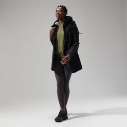 Płaszcz przeciwdeszczowy damski Berghaus Rothley Shell. Czarne płaszcze damskie Berghaus, bez wzorów, sportowe, bez kołnierzyka, bez kaptura. Za 579.99 zł.