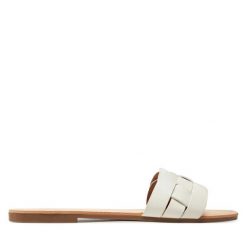 Klapki ONLY Shoes. Białe klapki damskie ONLY Shoes, bez wzorów, bez obcasa, bez zapięcia. Za 179.99 zł.