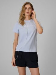 4F T-shirt regular z nadrukiem damski - niebieski L. Niebieskie t-shirty damskie 4F, l, bez wzorów, z bawełny, biznesowe, bez kołnierzyka, bez ramiączek. Za 59.99 zł.