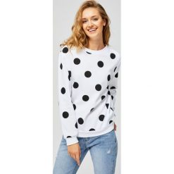 Bluza w grochy. Białe bluzy damskie MOODO, xs, bez wzorów, z bawełny, bez ramiączek, bez kaptura. Za 39.99 zł.