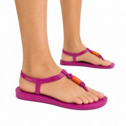 Sandały damskie Ipanema 26674 CLASS FEVER. Czerwone sandały damskie Ipanema, bez wzorów, z materiału, bez obcasa, bez zapięcia. Za 69.00 zł.