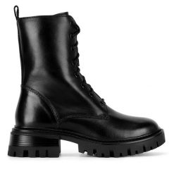 Trzewiki Lasocki. Czarne botki damskie Lasocki, bez wzorów, bez obcasa, na płaskiej podeszwie, bez zapięcia. Za 199.99 zł.