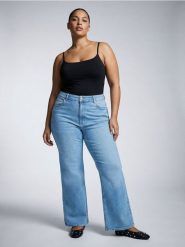 Jeansy bootcut z wysokim stanem plus size - niebieski. Niebieskie jeansy damskie Sinsay, bez wzorów, z jeansu, z podwyższonym stanem, plus size. Za 79.99 zł.