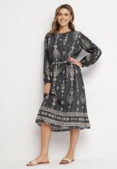 Ciemnoszara Sukienka we Wzory Boho Pudełkowa z Paskiem w Talii Lisanea. Szare sukienki damskie Born2be, na co dzień, bez wzorów, z materiału, boho, bez kołnierzyka, bez ramiączek, midi, w kształcie A. Za 89.99 zł.