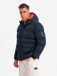 Ciepła sportowa kurtka męska z podwójnym kapturem – granatowa V2 OM-JAHP-0208 - XXL. Niebieskie kurtki sportowe męskie Ombre Clothing, l, z aplikacjami, z materiału. W wyprzedaży za 199.99 zł.