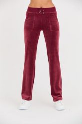 JUICY COUTURE Bordowe spodnie dresowe Del Ray Pocket Pant. Czerwone spodnie dresowe damskie Juicy Couture, bez wzorów, z dresówki. W wyprzedaży za 362.99 zł.