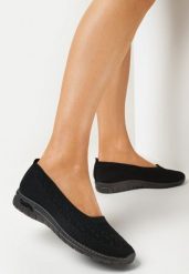 Czarne Wsuwane Tenisówki z Ozdobną Perforacją Denita. Czarne trampki i tenisówki damskie Born2be, bez wzorów, bez zapięcia. Za 44.99 zł.