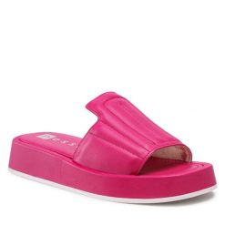 Klapki Nessi. Czerwone klapki damskie Nessi, bez wzorów, bez obcasa, bez zapięcia. Za 299.99 zł.