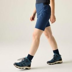 Damskie szorty Pentre Lite. Niebieskie szorty damskie Regatta, bez wzorów, z elastanu, sportowe. W wyprzedaży za 252.00 zł.