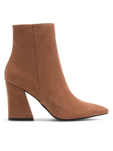 Nine West Botki SATI 13196A Brązowy. Brązowe botki damskie Nine West, bez wzorów, z materiału, bez obcasa, na słupku, bez zapięcia. Za 195.99 zł.