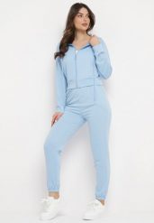 Jasnoniebieski 2-Częściowy Komplet Dresowy z Krótką Bluzą z Kapturem i Luźnymi Spodniami Avifa. Niebieskie bluzy damskie Born2be, m, bez wzorów, z dresówki, bez ramiączek, z kapturem. Za 84.99 zł.