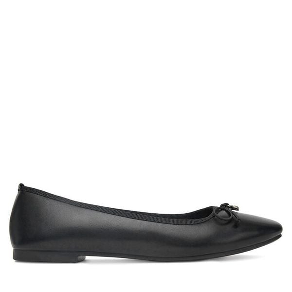 Baleriny DeeZee. Czarne balerinki damskie DeeZee, bez wzorów, bez obcasa, bez zapięcia. Za 79.99 zł.