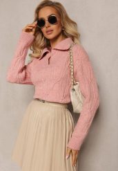 Różowy Sweter z Dekoltem w Serek i Ozdobnym Splotem Travissa. Czerwone swetry nierozpinane damskie Renee, bez wzorów, ze splotem, casualowe, bez kołnierzyka, bez ramiączek. Za 99.99 zł.