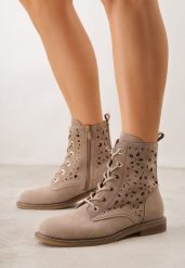 Ciemnobeżowe Ażurowe Botki Skórzane Adeis. Brązowe botki damskie Born2be, w ażurowe wzory, z jeansu, bez obcasa, na płaskiej podeszwie, bez zapięcia. Za 199.99 zł.