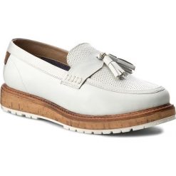 Półbuty WRANGLER - Bark Loafer WF0690102 Off White 98. Białe półbuty damskie Wrangler, z aplikacjami, z materiału, bez obcasa, na płaskiej podeszwie, bez zapięcia. W wyprzedaży za 179.00 zł.