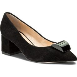 Półbuty SOLO FEMME - 48903-01-020/000-04-00 Czarny. Czarne półbuty damskie Solo Femme, z aplikacjami, z materiału, bez obcasa, na obcasie, bez zapięcia. W wyprzedaży za 209.00 zł.