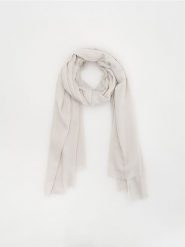 Gładki szal - jasnoszary. Szare szaliki damskie Reserved, bez wzorów. W wyprzedaży za 22.99 zł.