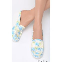 Niebieskie Klapki Master Suite. Niebieskie czółenka damskie Born2be, bez wzorów, bez obcasa, na koturnie, bez zapięcia. Za 39.99 zł.