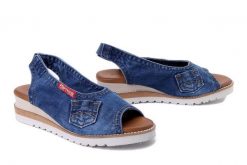 ARTIKER RELAKS 54C0206 jeans, sandały damskie. Niebieskie sandały damskie Artiker Relaks, bez wzorów, z jeansu, bez obcasa, na koturnie, bez zapięcia. Za 161.94 zł.