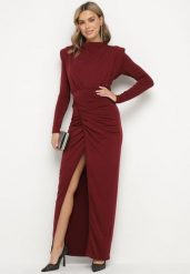 Bordowa Koktajlowa Sukienka o Dopasowanym Kroju z Marszczeniem Besel. Czerwone sukienki damskie Born2be, l, bez wzorów, eleganckie, bez kołnierzyka, bez ramiączek, maxi, dopasowane. Za 129.99 zł.