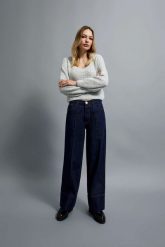 Bawełniane jeansy wide leg granatowe. Jeansy damskie MOODO, bez wzorów, z bawełny. W wyprzedaży za 63.99 zł.