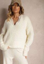 Jasnobeżowy Sweter z Wełną o Krótkim Kroju z Trójkątnym Dekoltem Savandoria. Brązowe swetry nierozpinane damskie Renee, na zimę, bez wzorów, z wełny, casualowe, bez kołnierzyka, bez ramiączek. Za 149.99 zł.