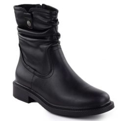 Skórzane botki damskie marszczona cholewka czarne Sergio Leone BT25722. Czarne botki damskie Sergio Leone, bez wzorów, ze skóry, bez obcasa, bez zapięcia. Za 115.99 zł.