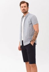 Koszula w kratkę z krótkim rękawem, Regular Fit, C-BARS. Niebieskie koszule męskie Volcano, m, bez wzorów, z bawełny, eleganckie, bez kołnierzyka, bez ramiączek. Za 119.99 zł.