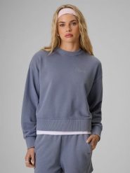 4F Bluza dresowa regular bez kaptura damska - denim M. Niebieskie bluzy damskie 4F, m, bez wzorów, z denimu, klasyczne, bez ramiączek, bez kaptura. Za 149.99 zł.